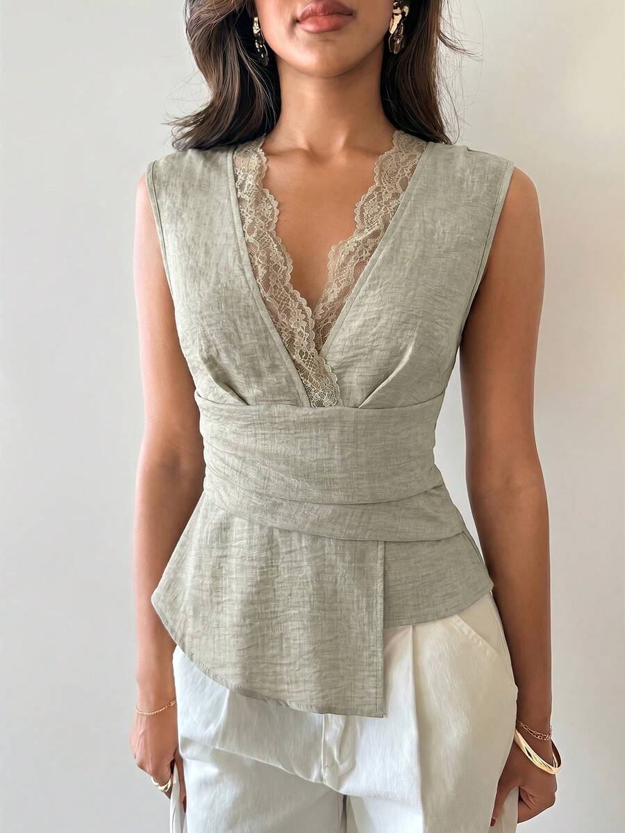 Nueva blusa minimalista de moda con cuello en V asimétrico