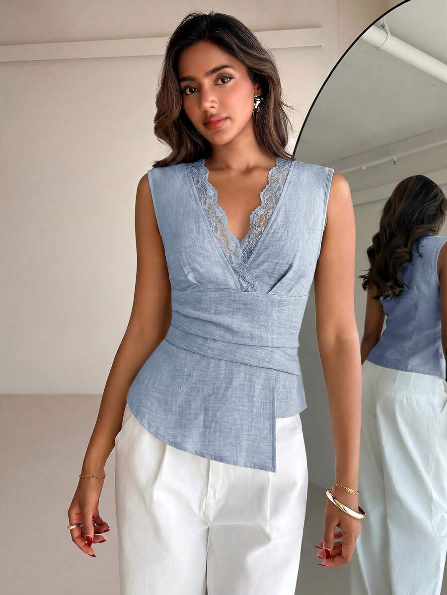 Nueva blusa minimalista de moda con cuello en V asimétrico