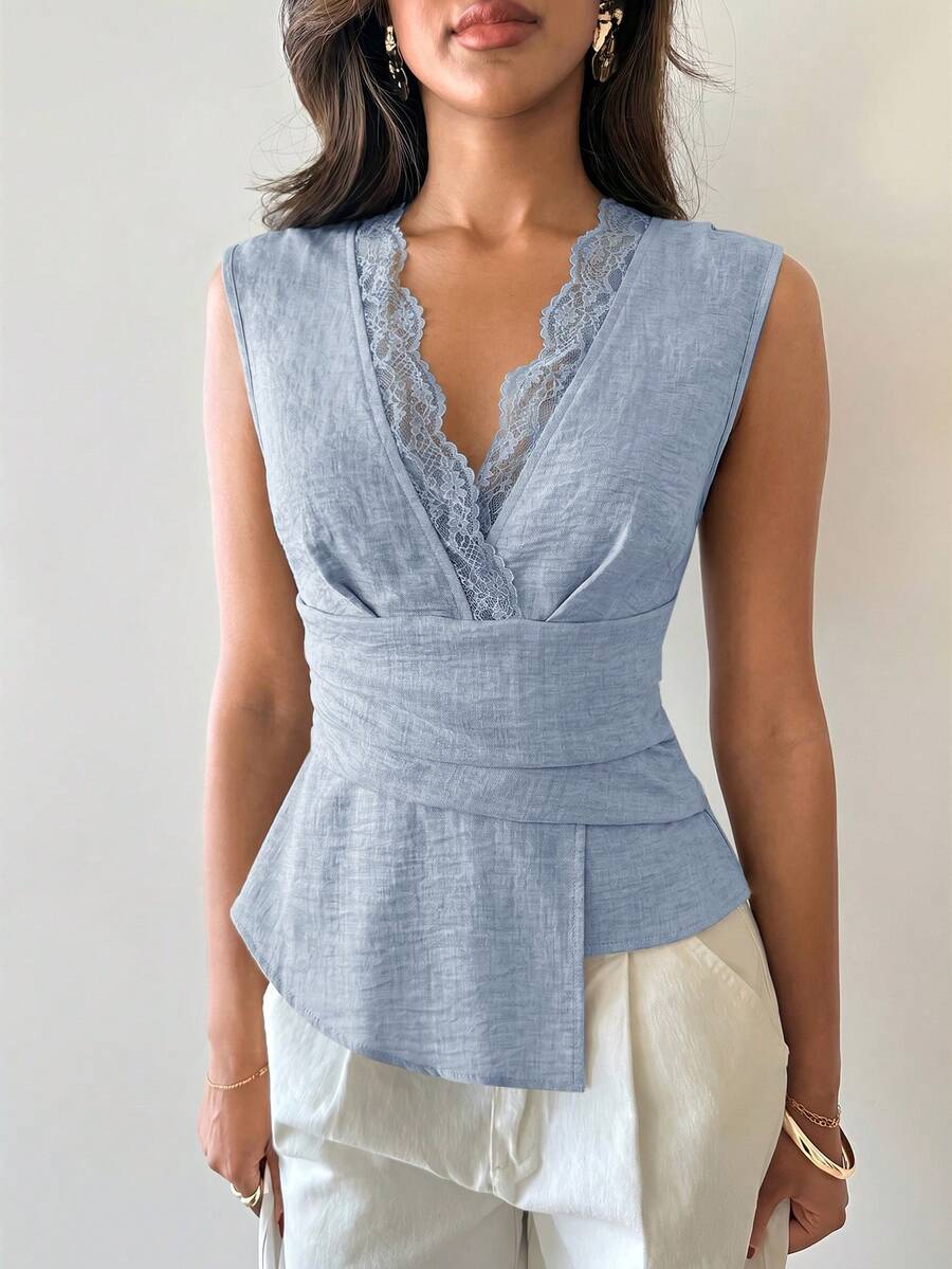 Nueva blusa minimalista de moda con cuello en V asimétrico