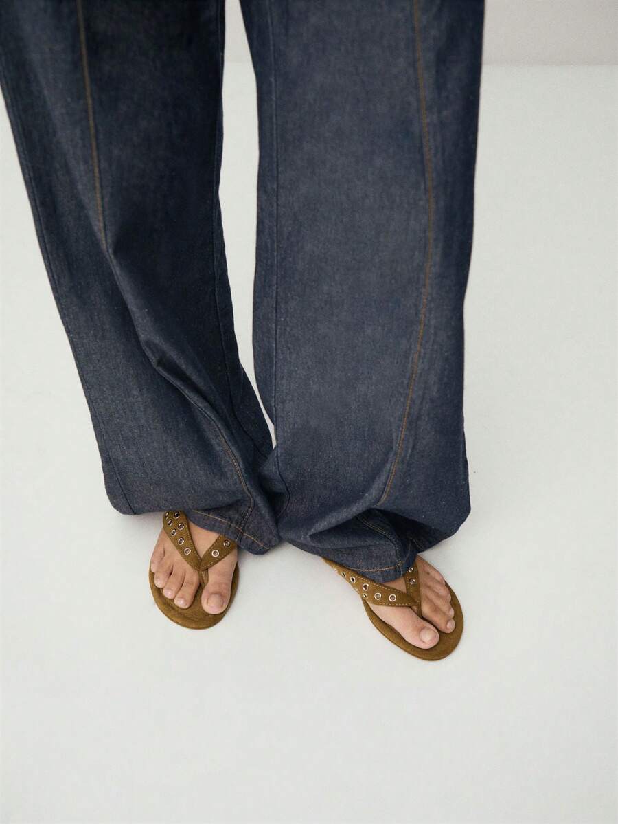 Sandalias de tacón con tiras y detalles de pedrería brillante