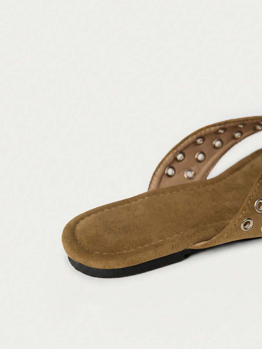 Sandalias de tacón con tiras y detalles de pedrería brillante