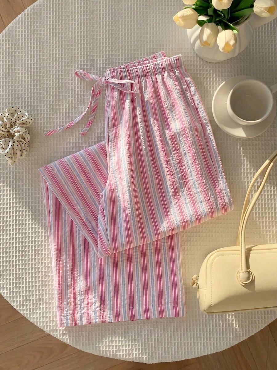 Pantalones casuales con estampado a cuadros para mujer.