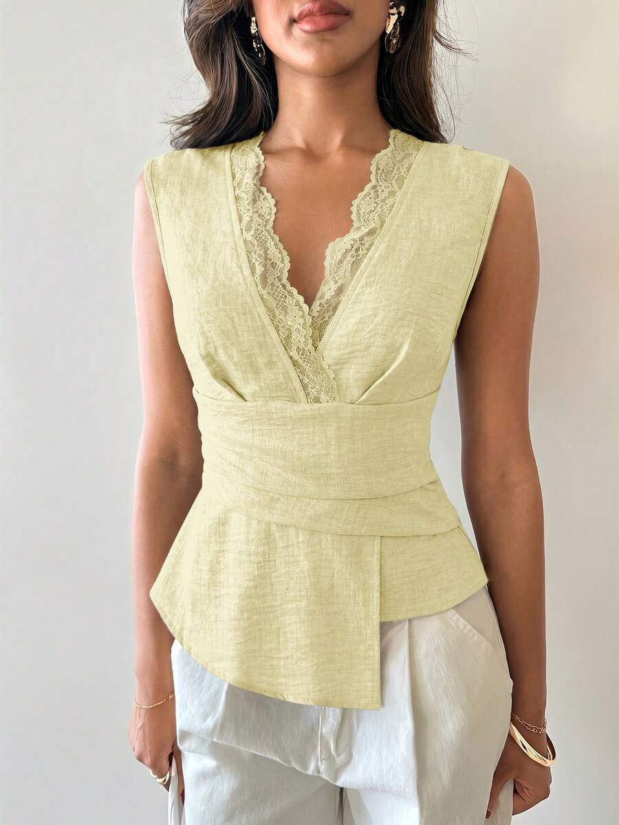 Nueva blusa minimalista de moda con cuello en V asimétrico