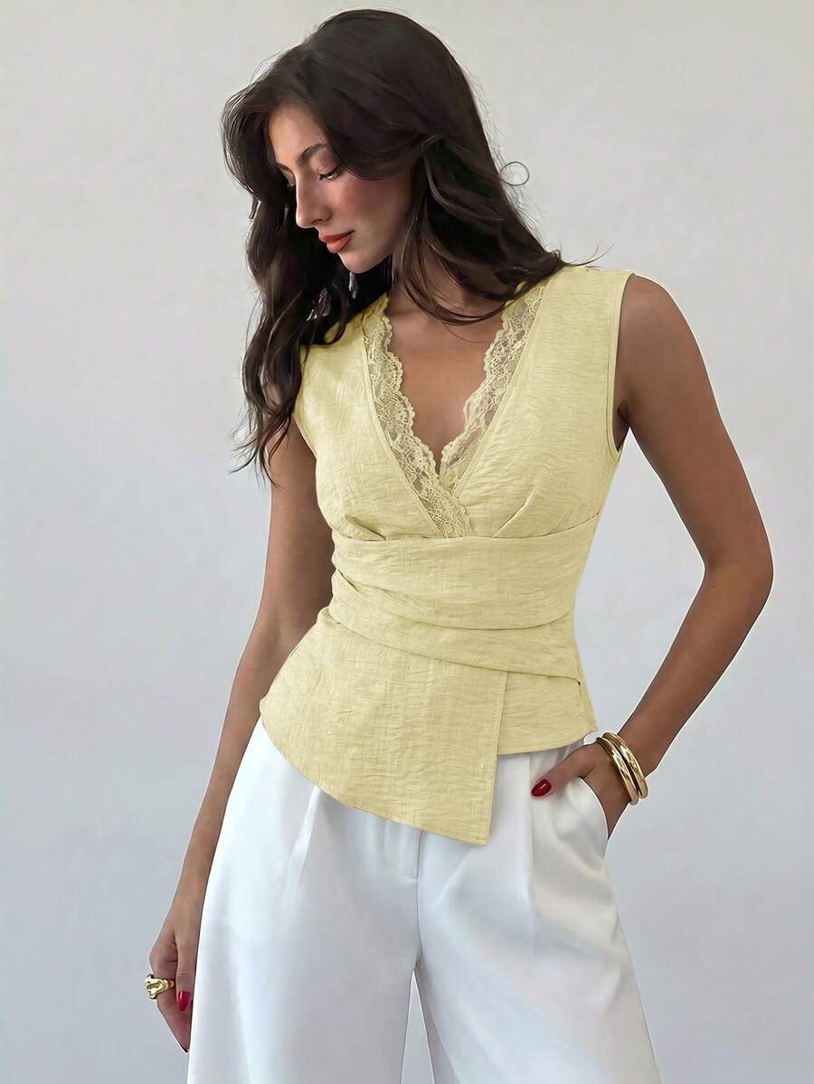 Nueva blusa minimalista de moda con cuello en V asimétrico