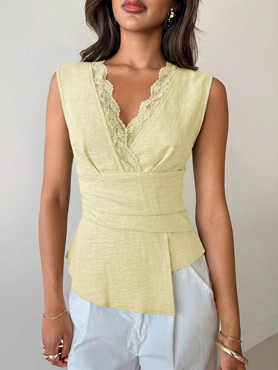 Nueva blusa minimalista de moda con cuello en V asimétrico