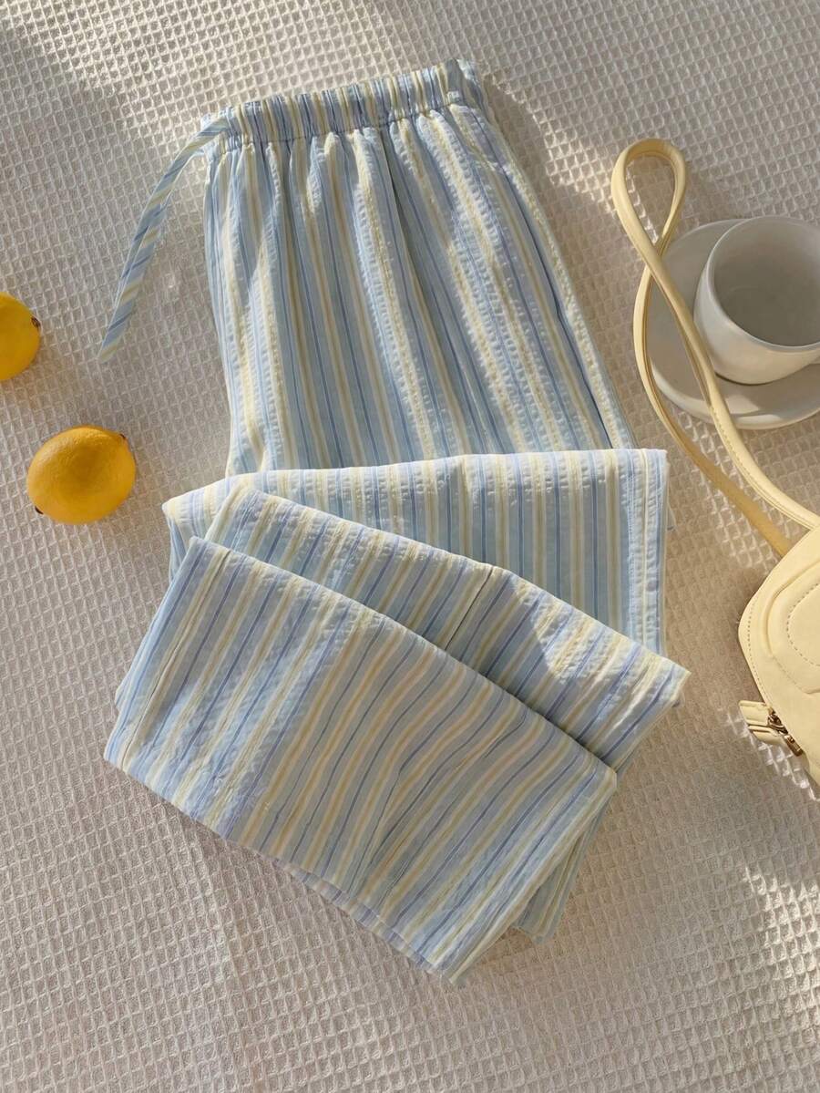 Pantalones casuales con estampado a cuadros para mujer.