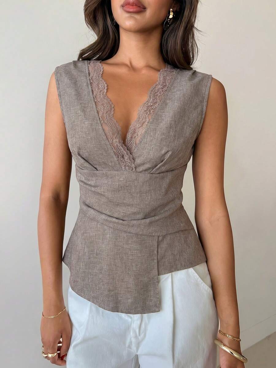 Nueva blusa minimalista de moda con cuello en V asimétrico