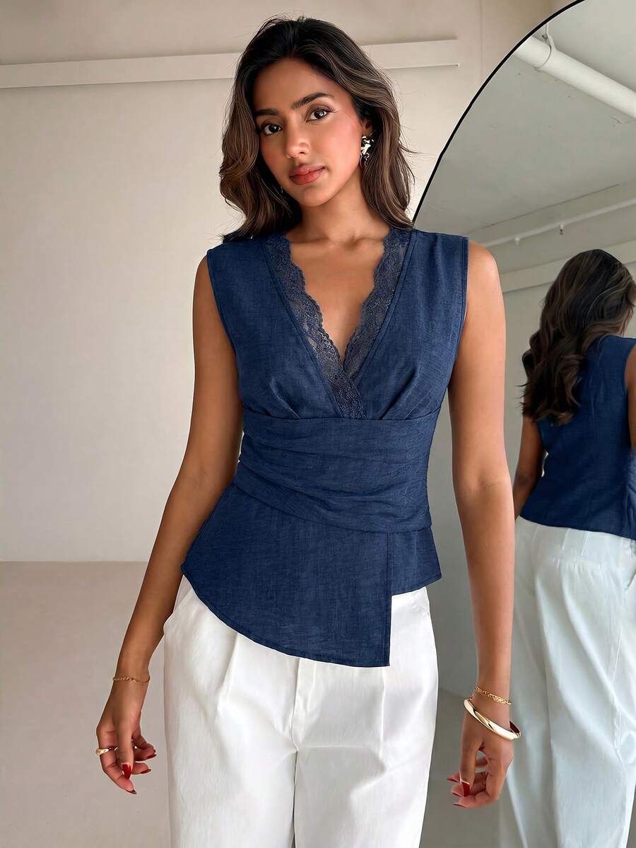 Nueva blusa minimalista de moda con cuello en V asimétrico