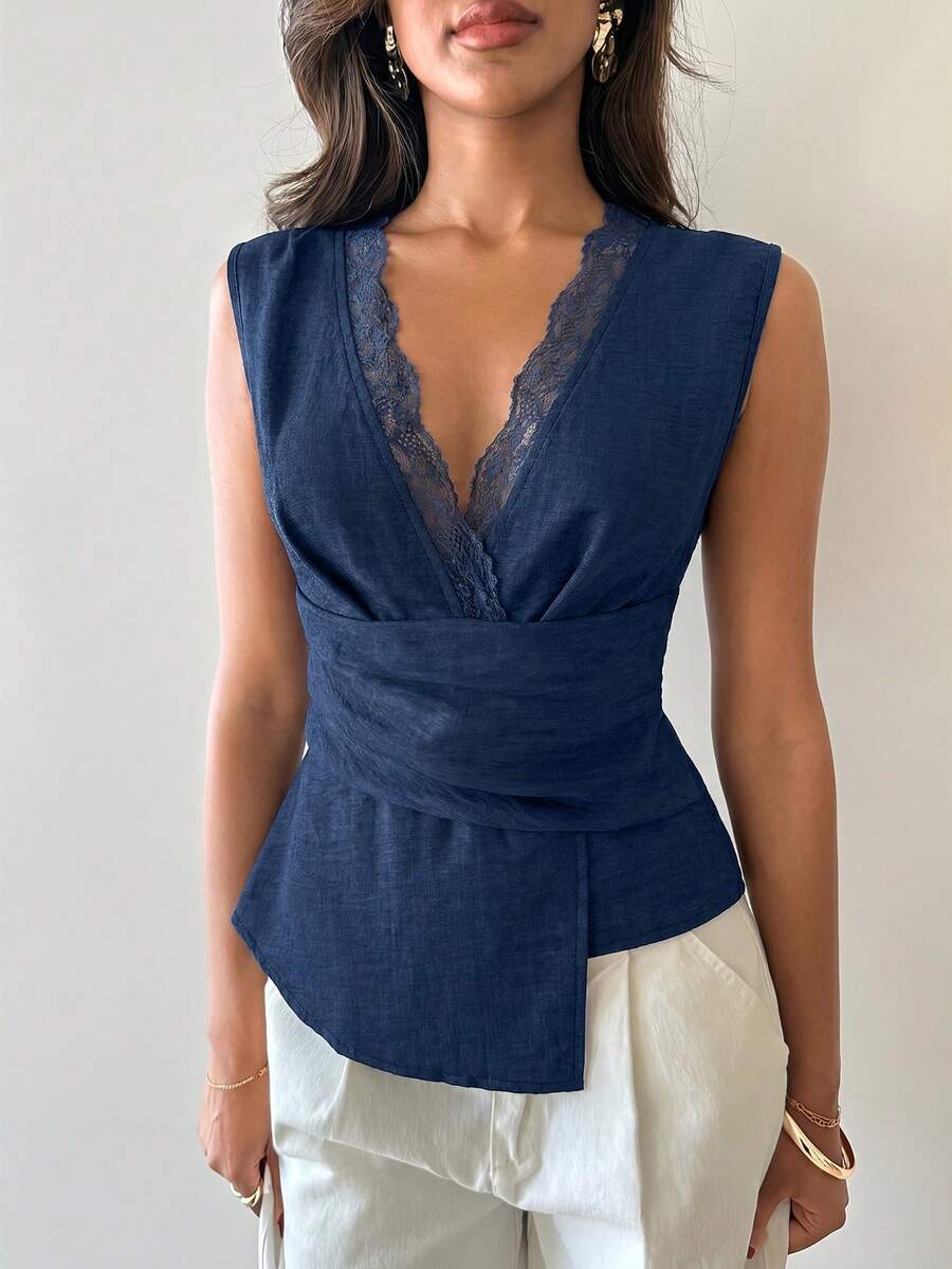 Nueva blusa minimalista de moda con cuello en V asimétrico