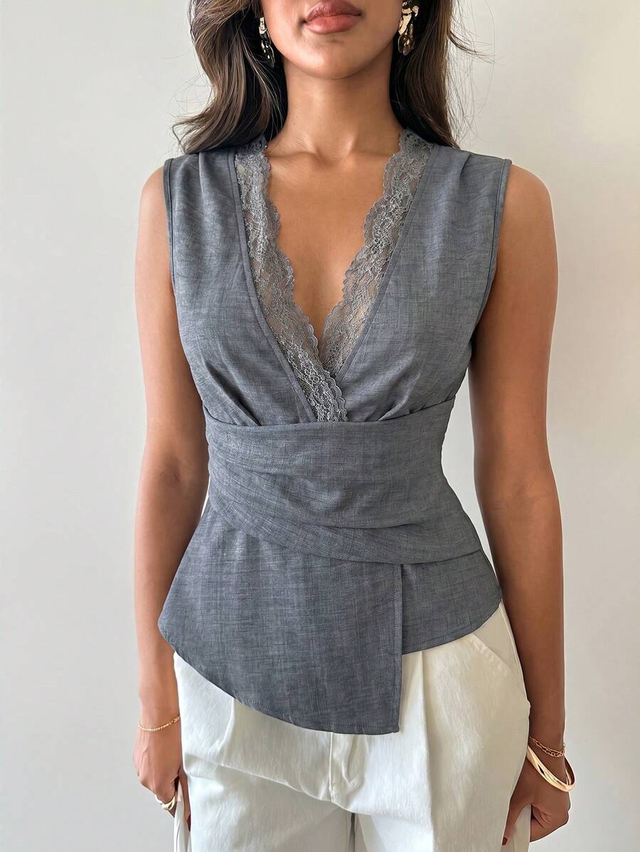 Nueva blusa minimalista de moda con cuello en V asimétrico