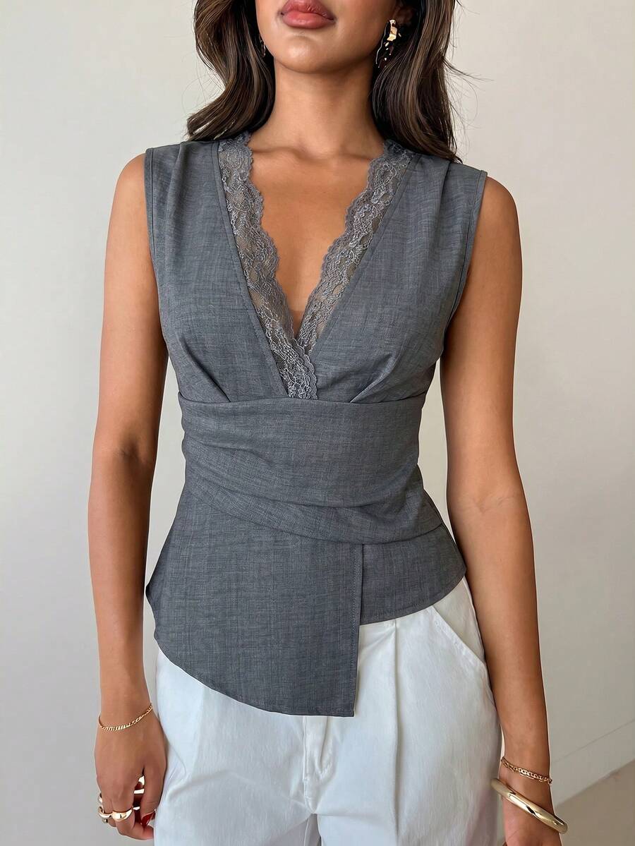 Nueva blusa minimalista de moda con cuello en V asimétrico
