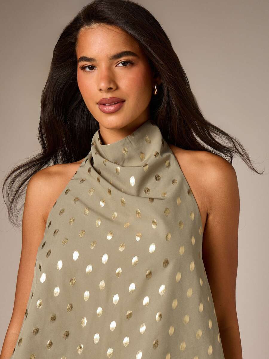 Conjunto de dos piezas con top de cuello  y pantalón  globo con lunares dorados