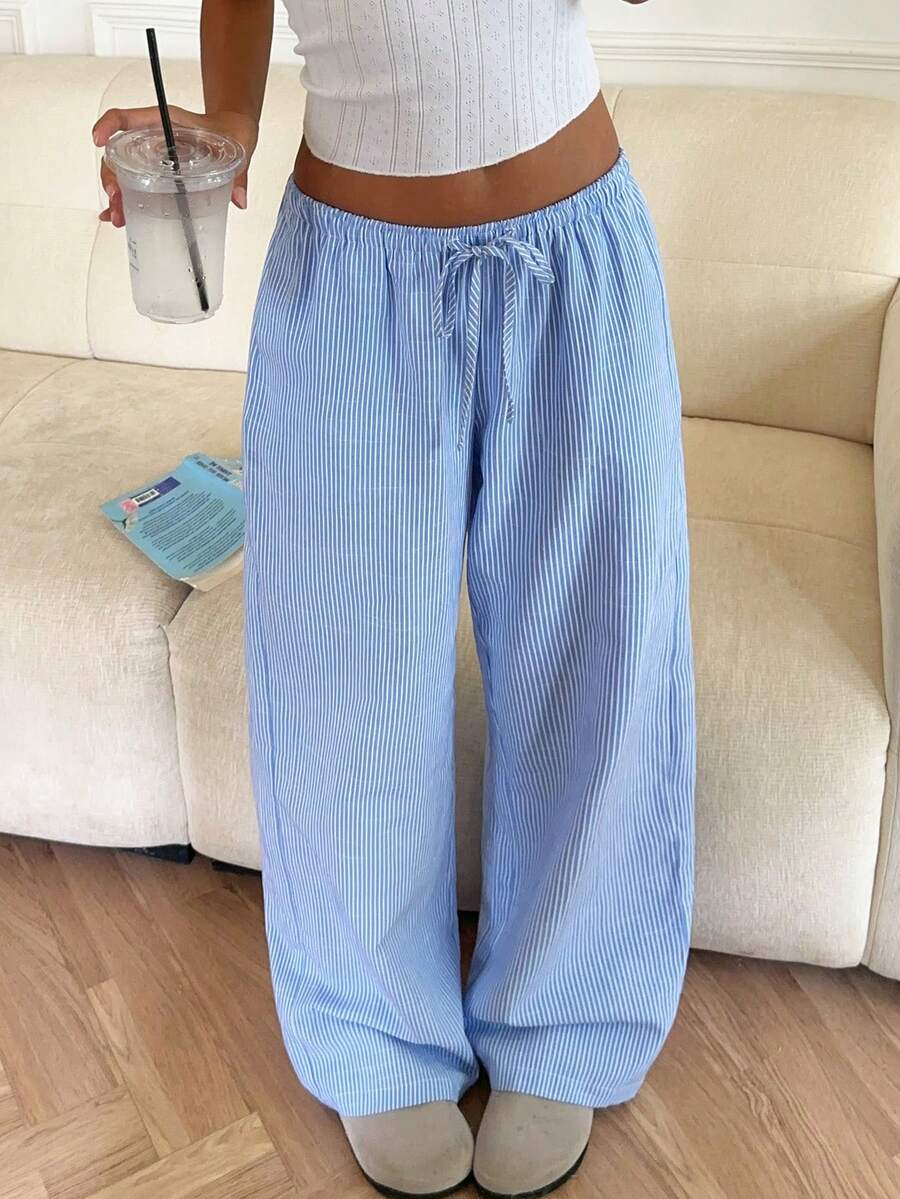 Pantalones casuales con estampado a cuadros para mujer.