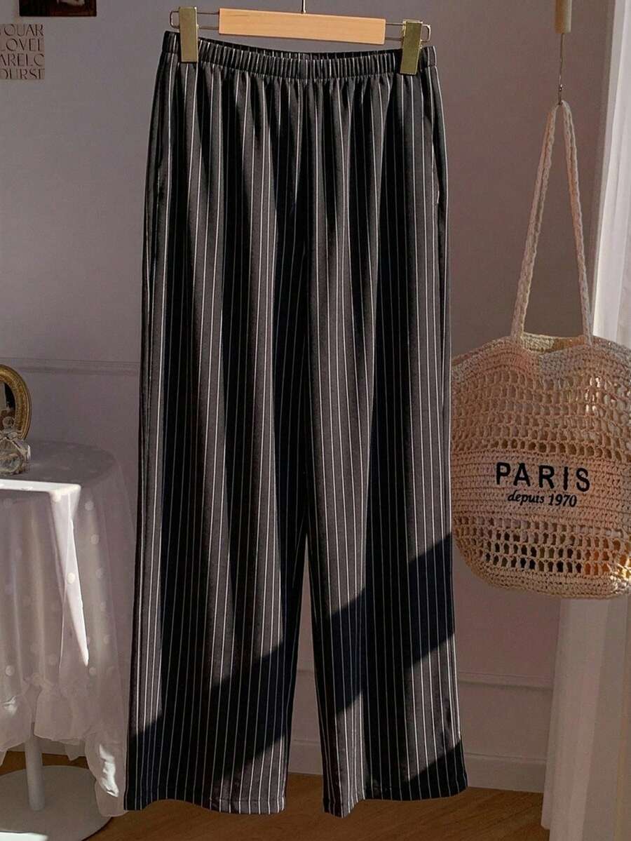 Pantalones casuales con estampado a cuadros para mujer.