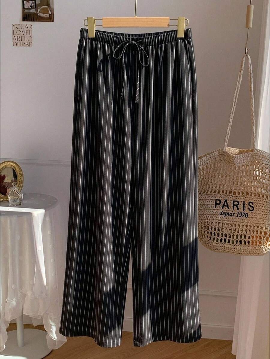 Pantalones casuales con estampado a cuadros para mujer.
