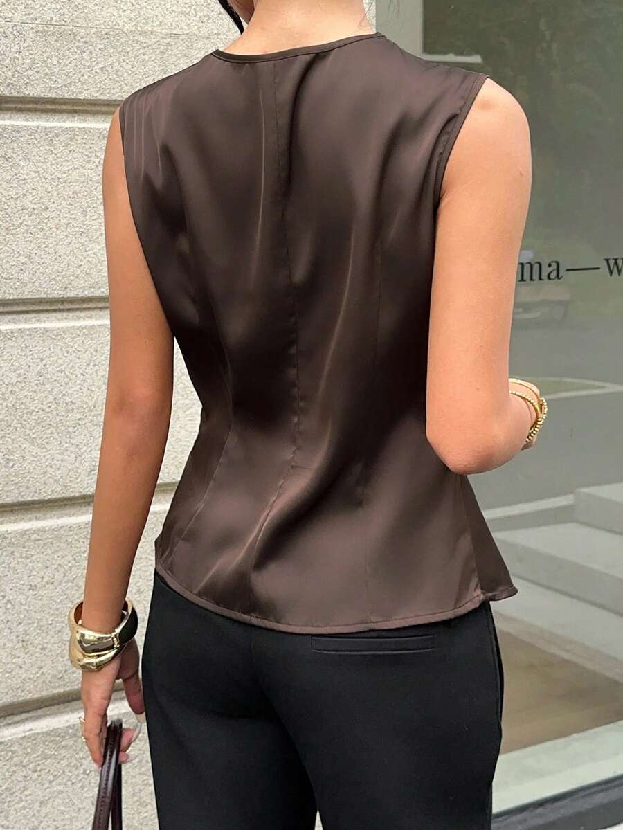 Nueva blusa minimalista de moda con cuello en V asimétrico