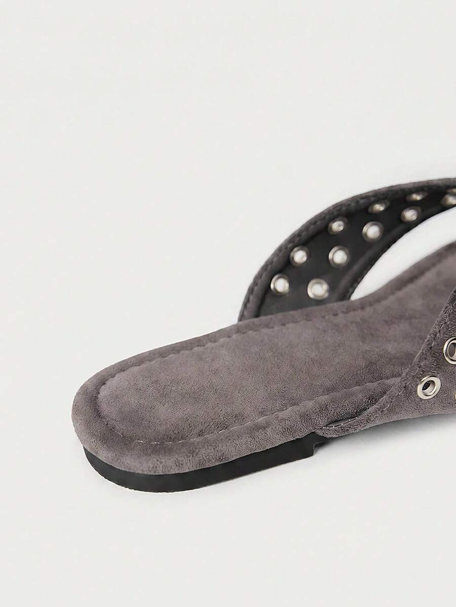 Sandalias de tacón con tiras y detalles de pedrería brillante