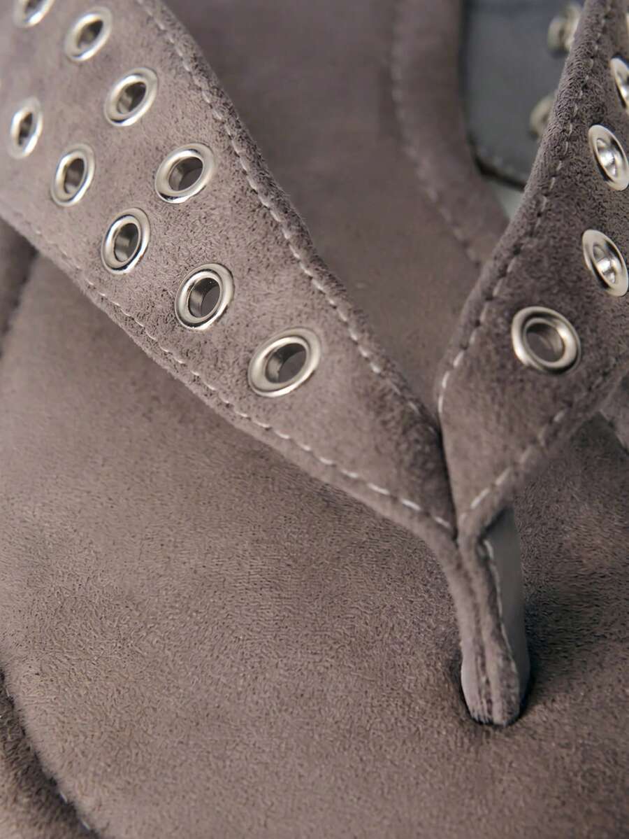 Sandalias de tacón con tiras y detalles de pedrería brillante