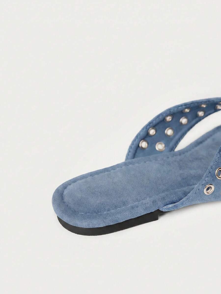 Sandalias de tacón con tiras y detalles de pedrería brillante