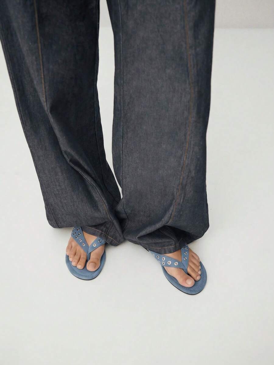 Sandalias de tacón con tiras y detalles de pedrería brillante