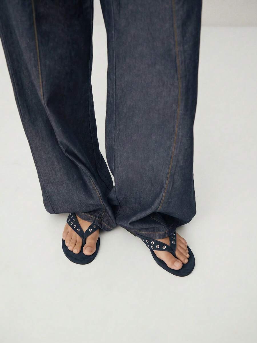 Sandalias de tacón con tiras y detalles de pedrería brillante