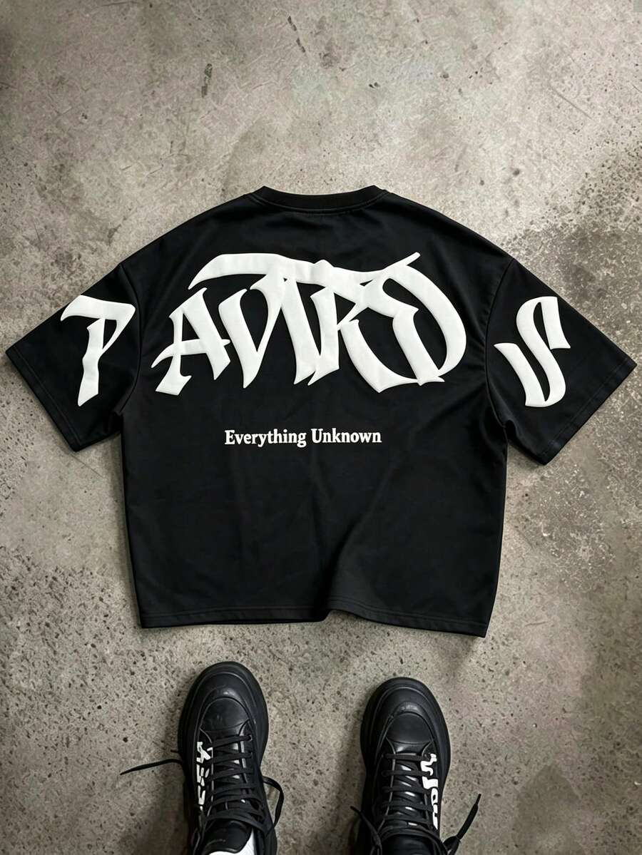 Camiseta suelta de hombro caído con estampado de letras casual para hombre