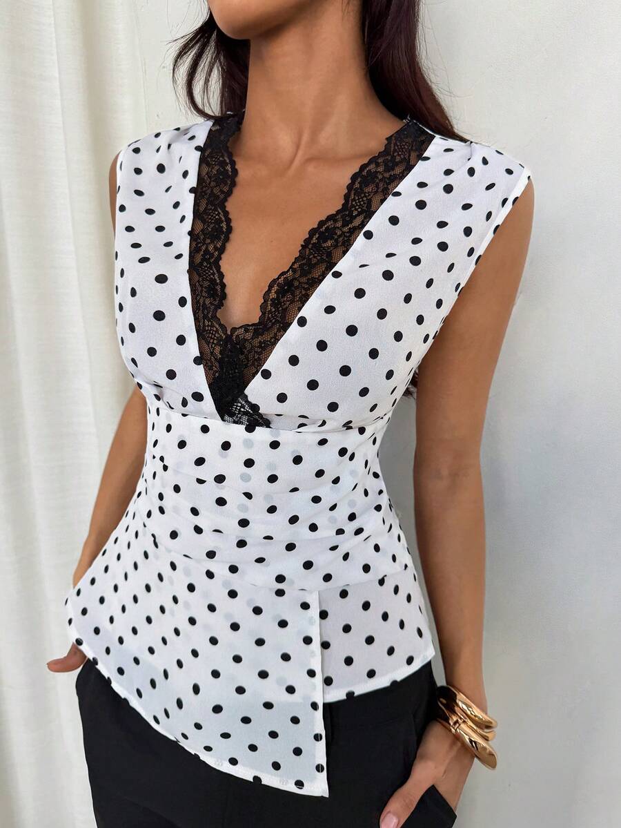 Nueva blusa minimalista de moda con cuello en V asimétrico