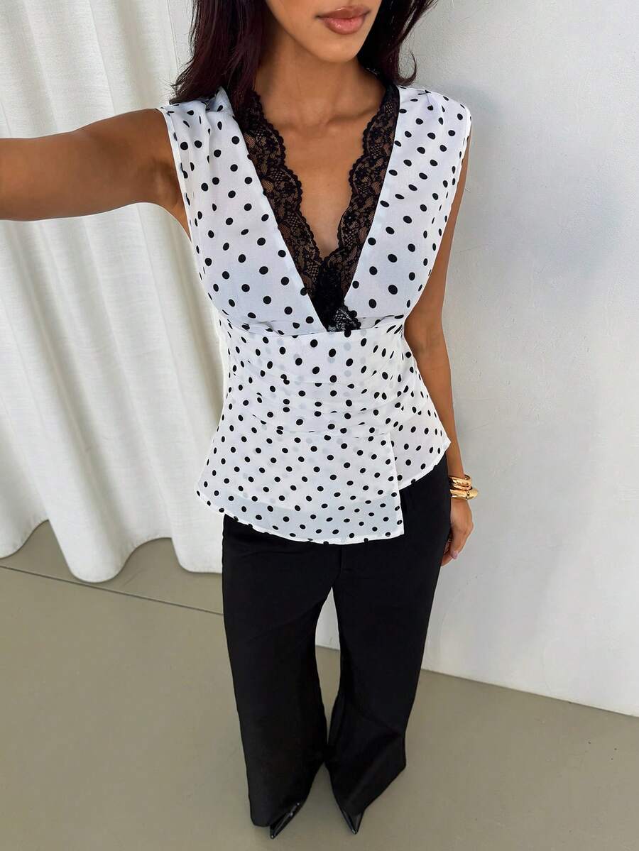 Nueva blusa minimalista de moda con cuello en V asimétrico