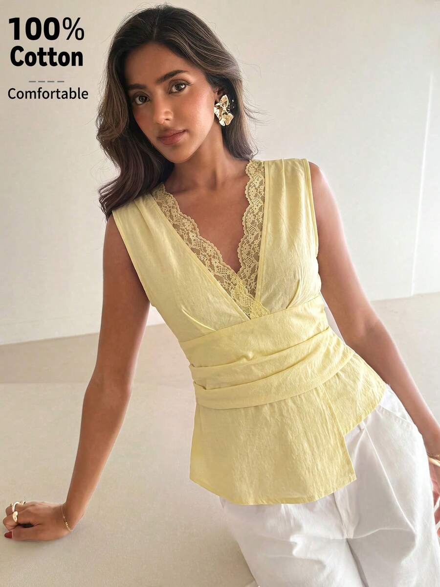 Nueva blusa minimalista de moda con cuello en V asimétrico