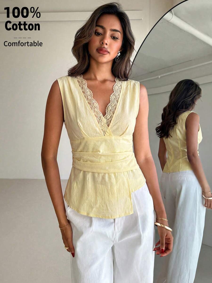 Nueva blusa minimalista de moda con cuello en V asimétrico