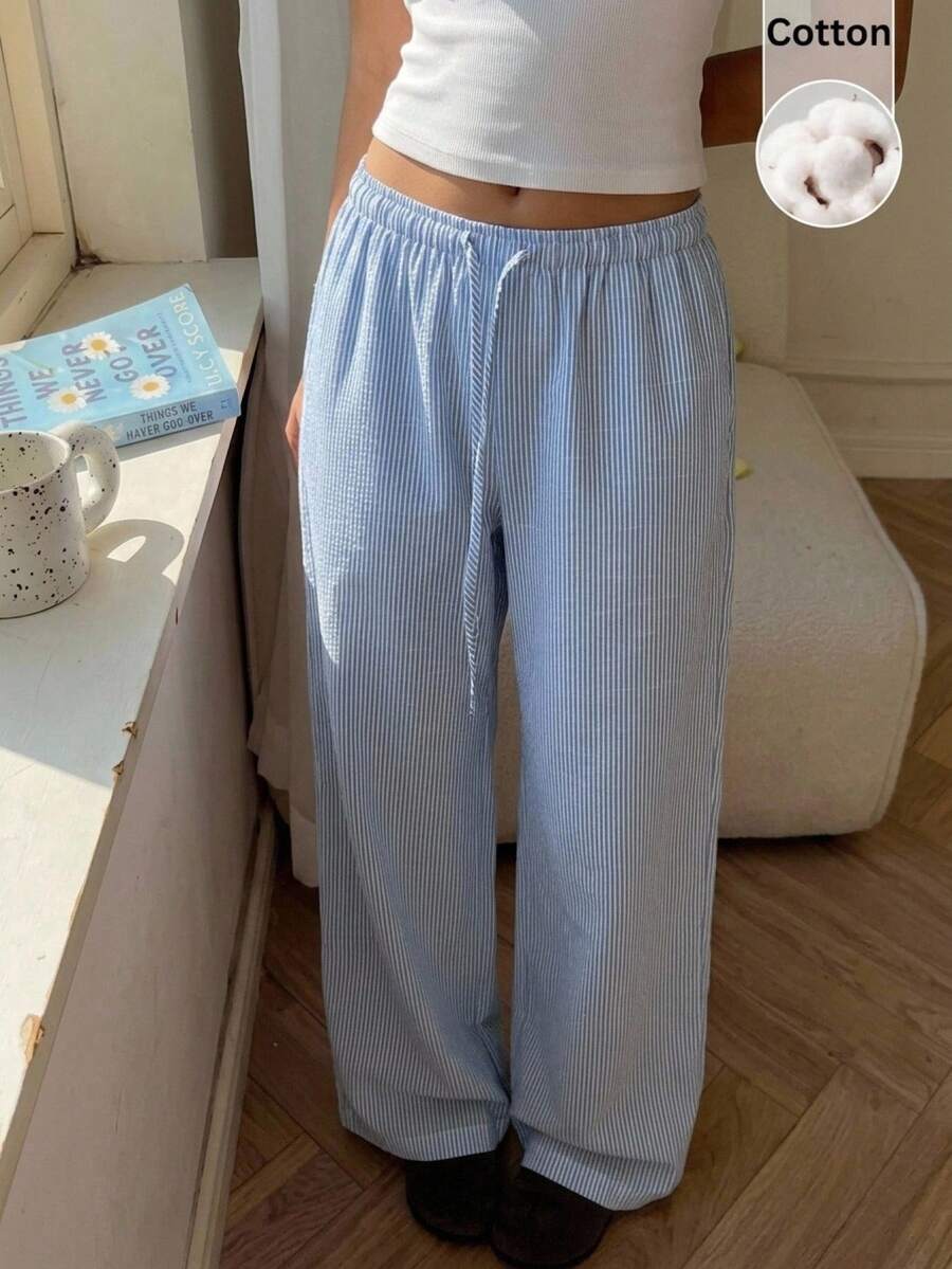 Pantalones casuales con estampado a cuadros para mujer.