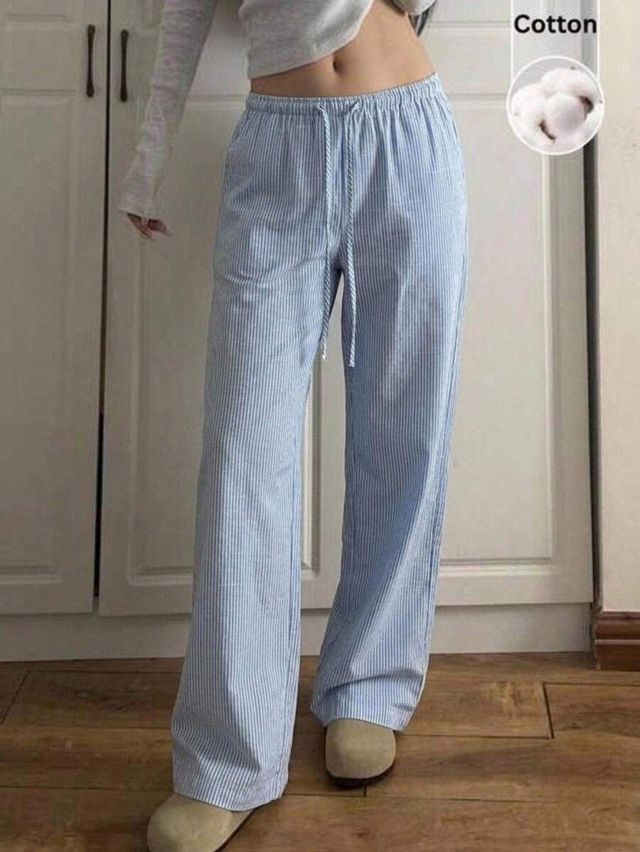 Pantalones casuales con estampado a cuadros para mujer.