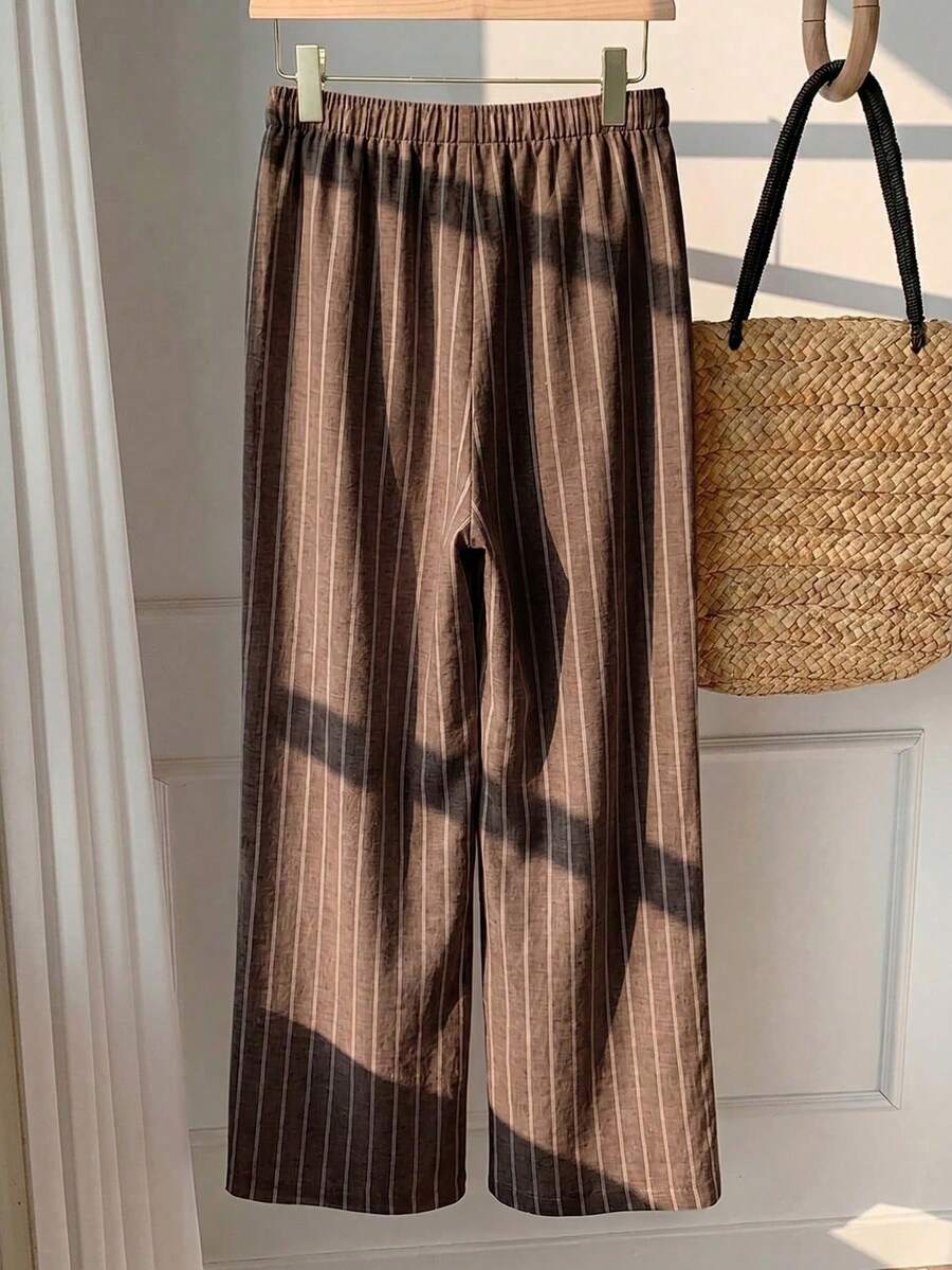Pantalones casuales con estampado a cuadros para mujer.
