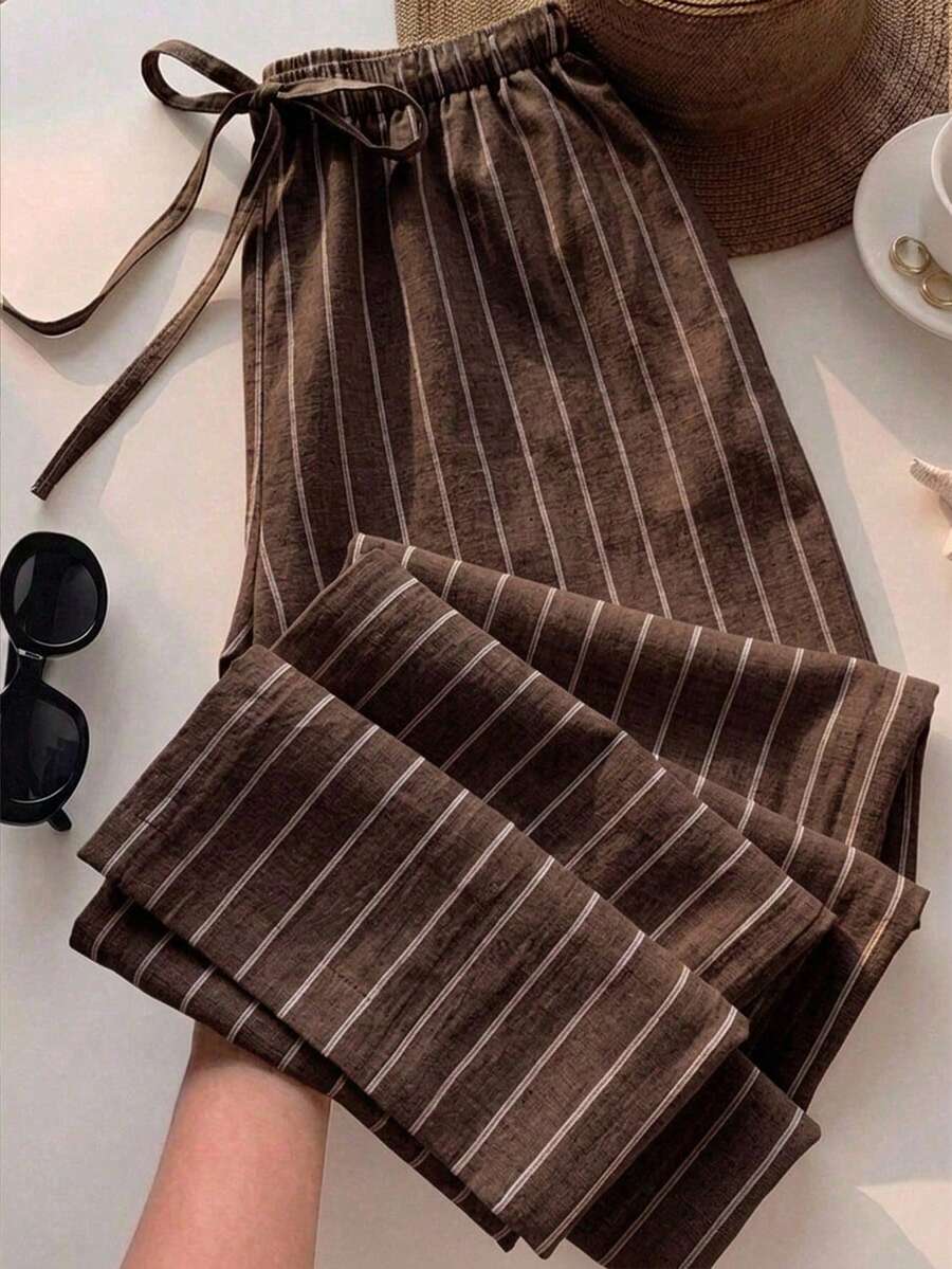 Pantalones casuales con estampado a cuadros para mujer.
