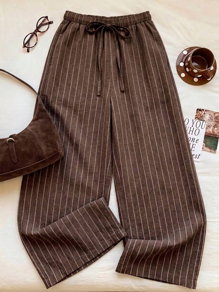Pantalones casuales con estampado a cuadros para mujer.