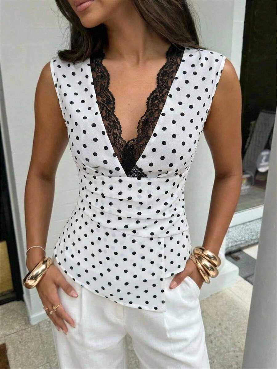 Nueva blusa minimalista de moda con cuello en V asimétrico