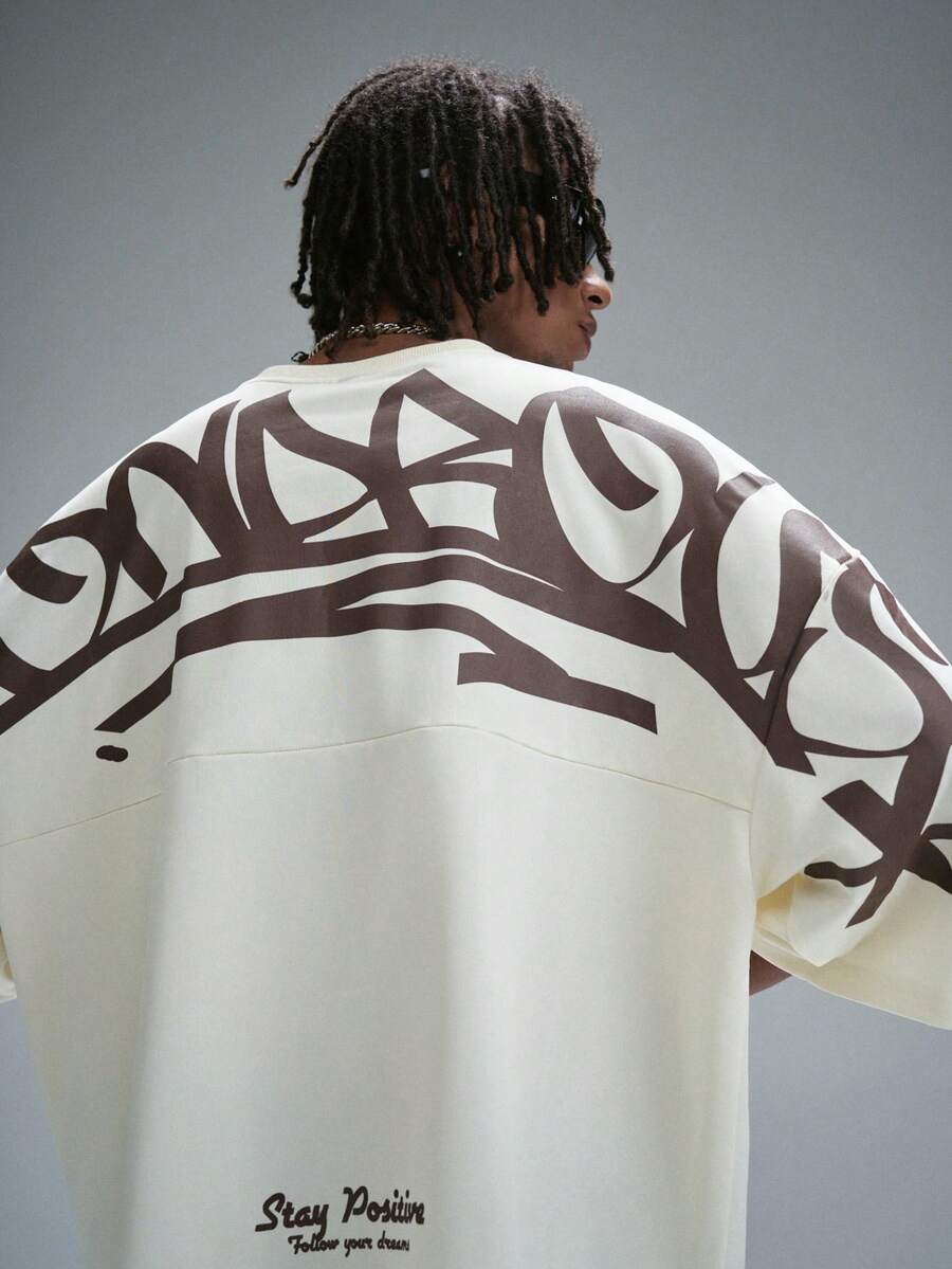 Camiseta suelta de hombro caído con estampado de letras casual para hombre