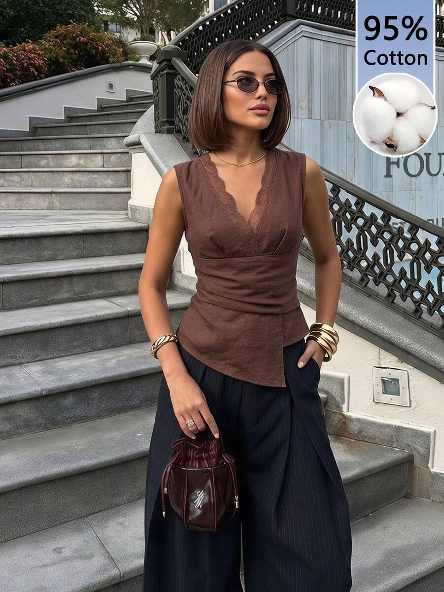 Nueva blusa minimalista de moda con cuello en V asimétrico