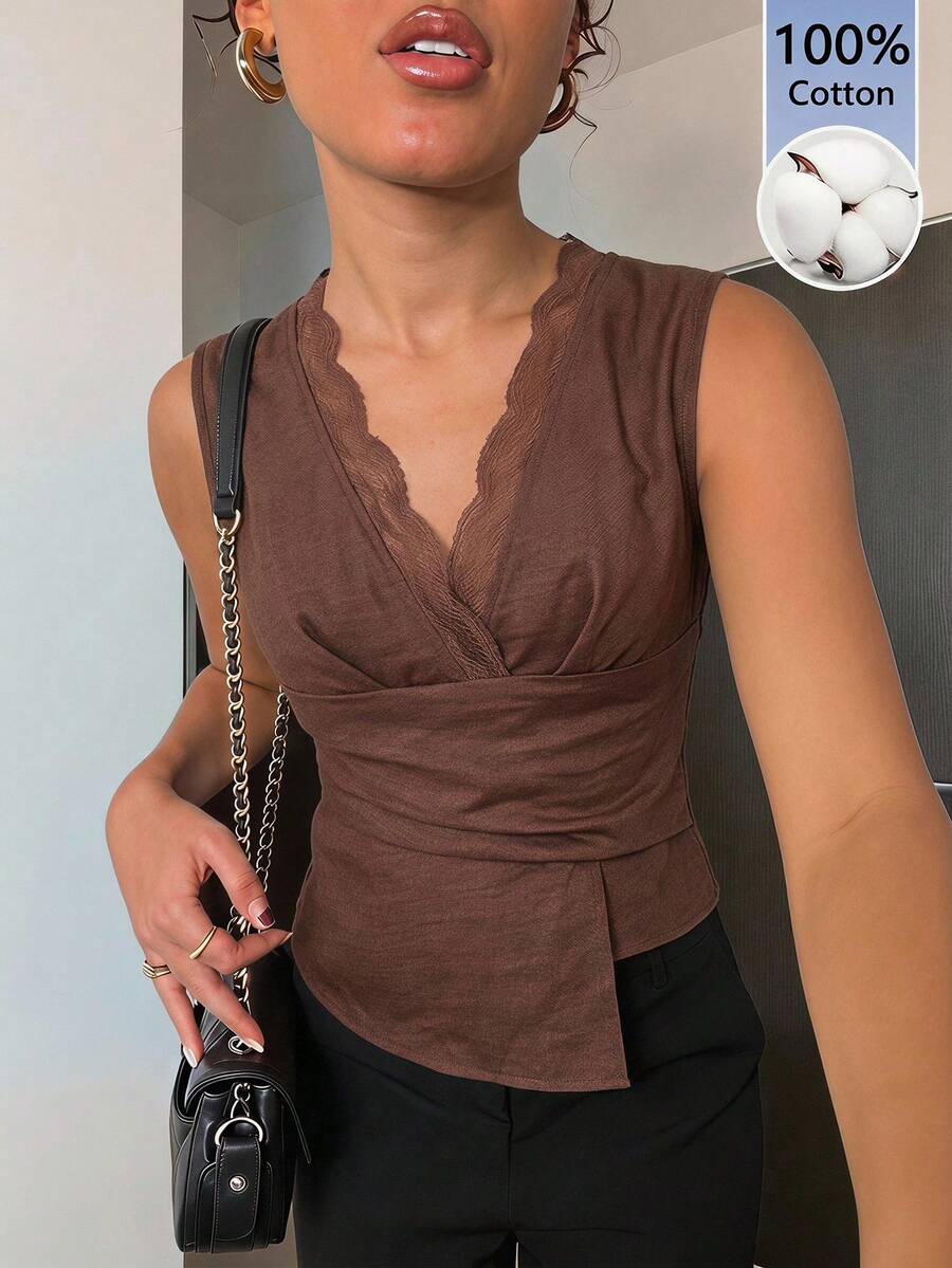 Nueva blusa minimalista de moda con cuello en V asimétrico