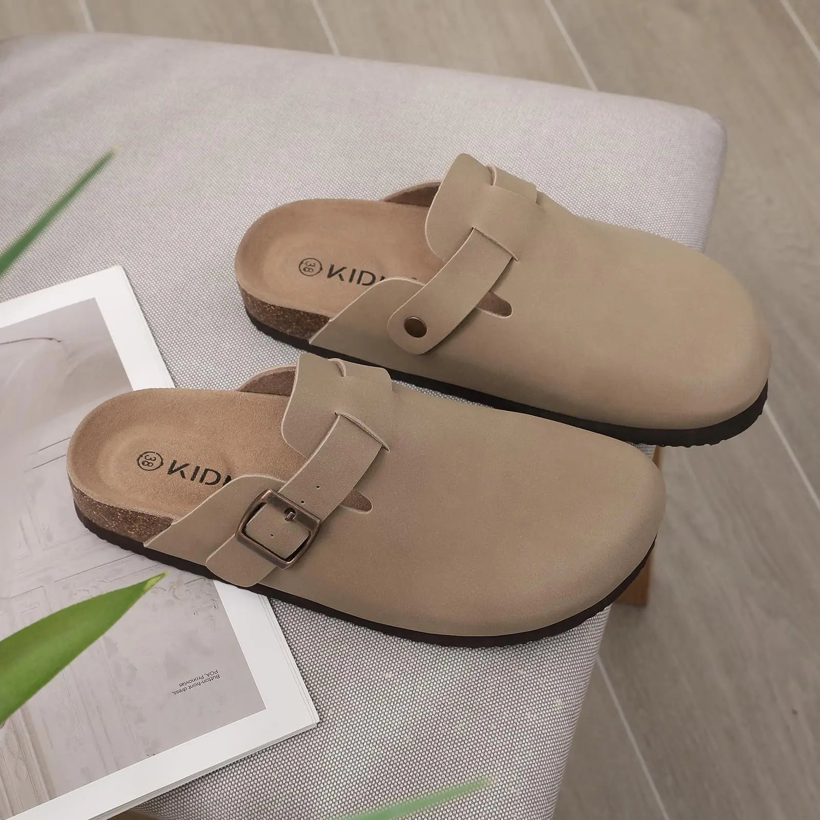 Zapatillas de gamuza a la moda para mujer